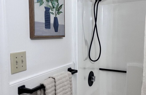 Griffin House | Cozy 1-bedroom private unit with shared amenities.