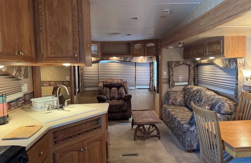Truth or Consequences House | Cozy 1-bedroom Rv with pool,WiFi, AC in pleasant Elephant Butte