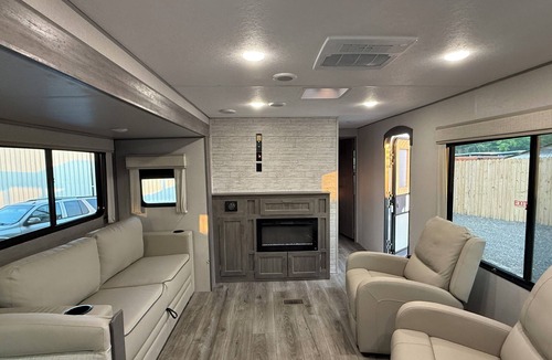 Flint House | Cozy 1-bedroom recreational vehicle in Flint, TX with AC