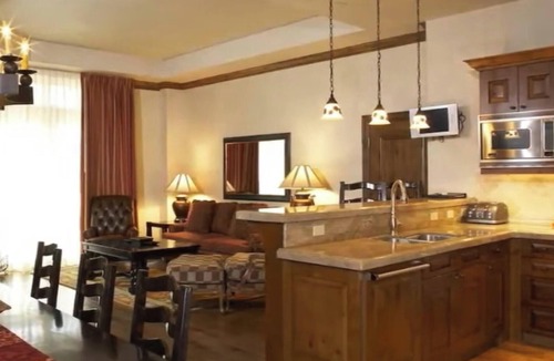 Aspen Resort | Cozy 1-bedroom resort in beautiful Aspen with fitness room - walk to slopes