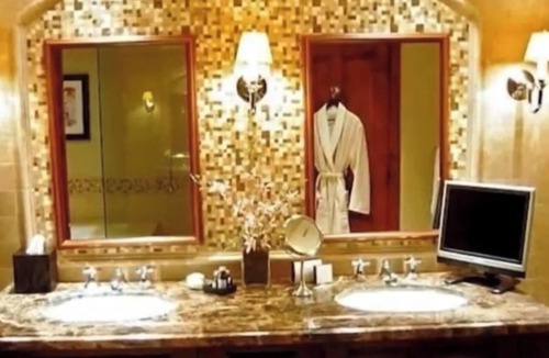 Aspen Resort | Cozy 1-bedroom resort in beautiful Aspen with fitness room - walk to slopes