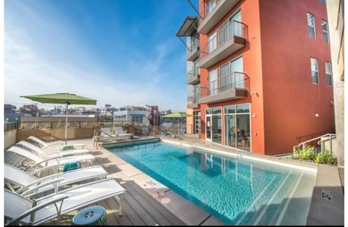 West Dallas House | Cozy 1 bedroom roof top pool