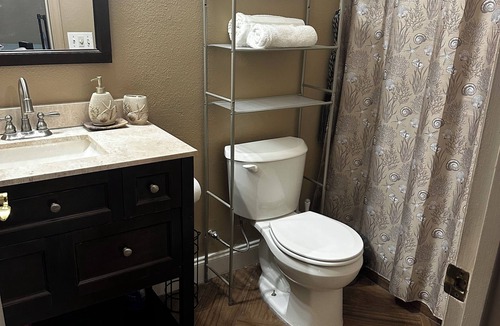 Orlando House | Cozy 1-bedroom room in charming Orlando with AC