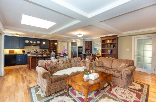 Thornhill House | Cozy 1-Bedroom Stay in a Shared Home