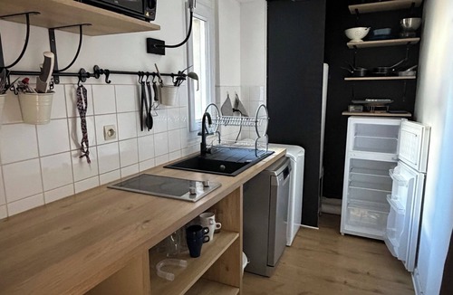 Downtown Angers Apartment | Cozy 1-bedroom studio in nice Angers with AC