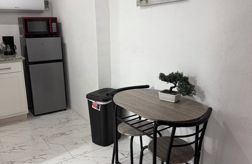 Pinecrest West Park Apartment | Cozy 1-bedroom studio in perfect Tampa with AC