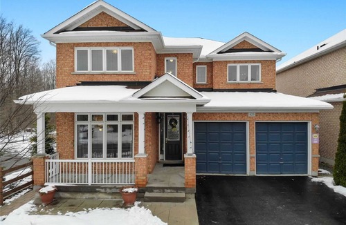Newmarket House | ❤️Cozy 1 Bedroom Suite Basement with FREE Parking