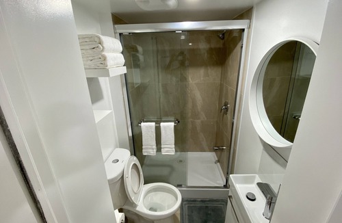 Newmarket House | ❤️Cozy 1 Bedroom Suite Basement with FREE Parking