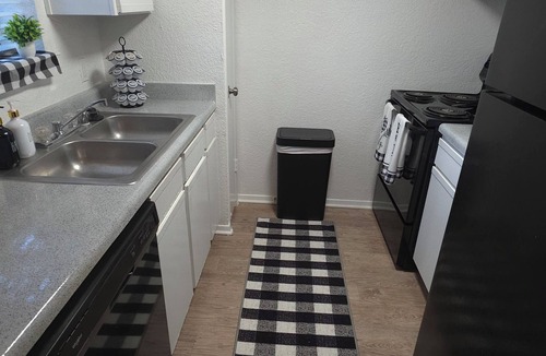 Addison House | Cozy 1-bedroom townhome in charming Addison Sleeps 4