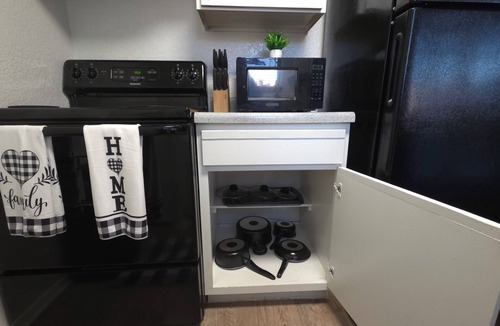 Addison House | Cozy 1-bedroom townhome in charming Addison Sleeps 4