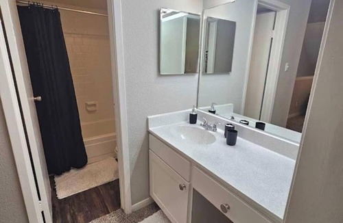 Houston House | Cozy 1-bedroom townhome in lovely Houston close to amenities and freeway access!