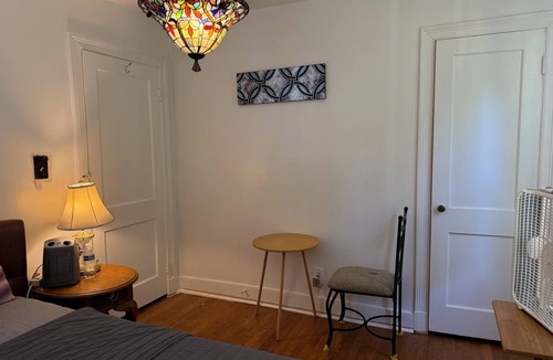 Highland Springs House | Cozy 1-bedroom in beautiful Highland Springs House with Shared Bathroom