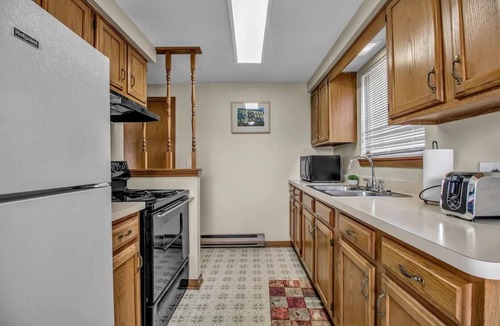 North Tonawanda Apartment | Cozy 1 bedroom apartment with free parking