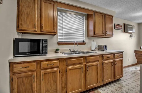 North Tonawanda Apartment | Cozy 1 bedroom apartment with free parking