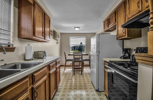 North Tonawanda Apartment | Cozy 1 bedroom apartment with free parking
