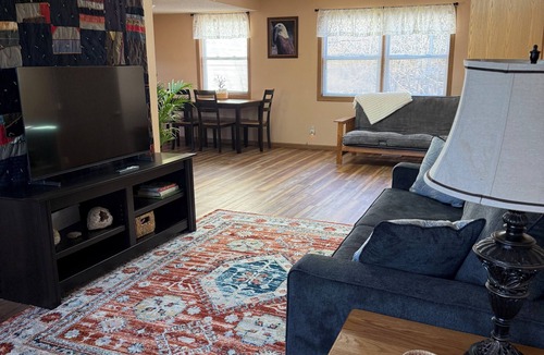 Quincy Cottage | Cozy 1 bedroom waterfront cottage