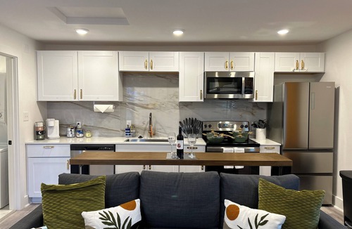 Old East Dallas Apartment | Cozy 1-bedroom with WiFi and AC in fantastic Dallas, Sleeps 7