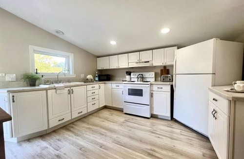 Sandy Creek Apartment | Cozy 1 BR/1 BA Apartment - Sleeps 4!