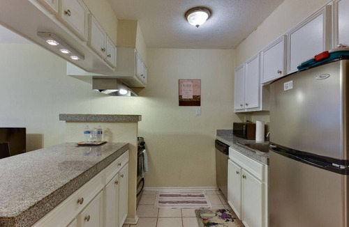 South Lamar Condo | Cozy 1 BR 1 BA South Lamar District