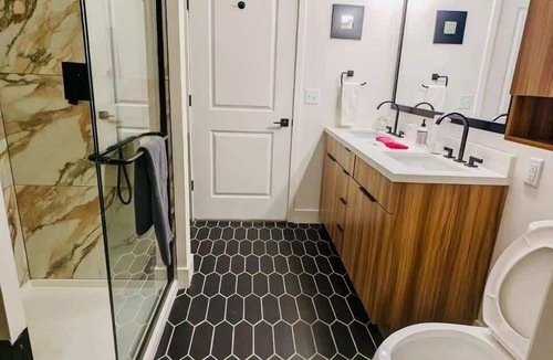 Soulard Apartment | Cozy 1 BR City Garden Garage Parking Gym W&D