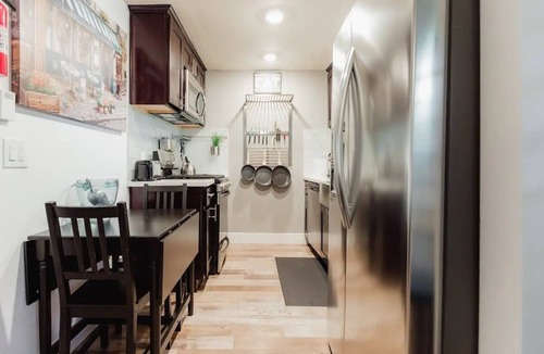 North Oak Park House | Cozy 1 BR in Curtis Park by Med Center - Netflix!