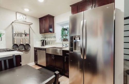 North Oak Park House | Cozy 1 BR in Curtis Park by Med Center - Netflix!