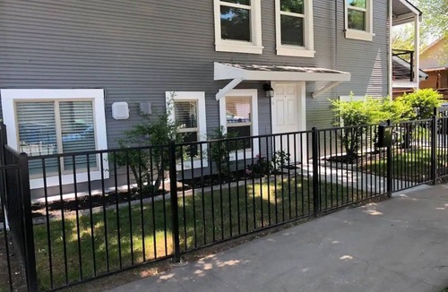 North Oak Park House | Cozy 1 BR in Curtis Park by Med Center - Netflix!