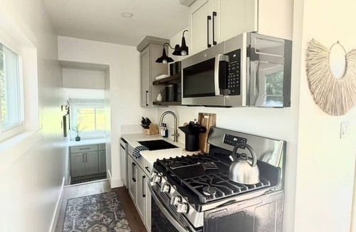 Cicero House | Cozy 1 BR Lakefront Retreat