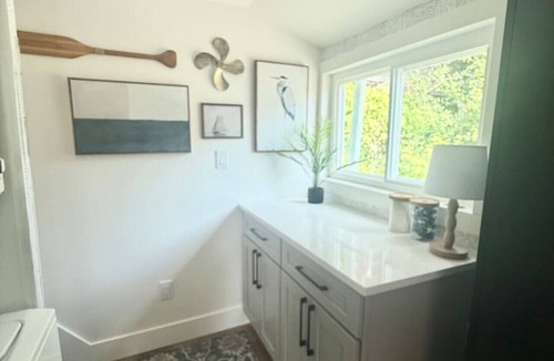 Cicero House | Cozy 1 BR Lakefront Retreat