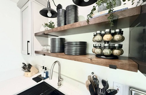 Cicero House | Cozy 1 BR Lakefront Retreat