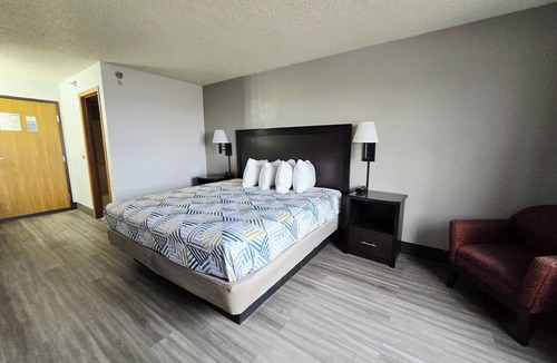 Stuart Hotel | Cozy 1 King bedroom hotel in beautiful Stuart