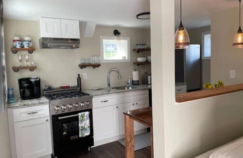 Broadway Cottage | Cozy 1830 Summer Kitchen