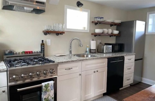 Broadway Cottage | Cozy 1830 Summer Kitchen