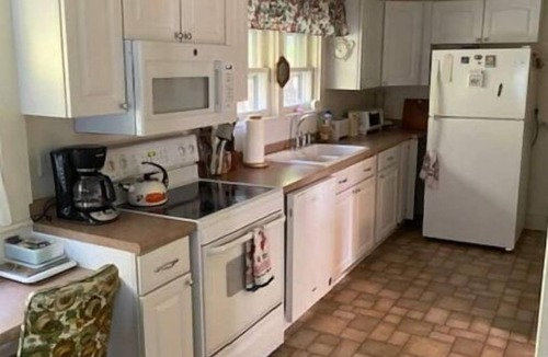 LaFayette House | Cozy 1890s Farm Cottage, fully modernized.