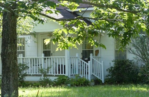 LaFayette House | Cozy 1890s Farm Cottage, fully modernized.