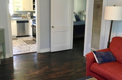Conway Cottage | Cozy 1930's Retro Cottage Downtown