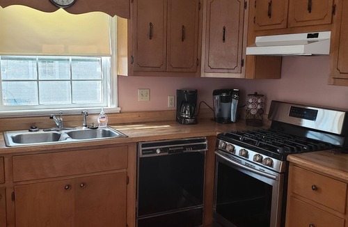 Williamstown Cottage | Cozy 1940 Toccoa River Front Cottage in Downtown McCaysville