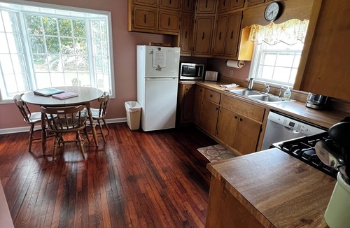 Williamstown Cottage | Cozy 1940 Toccoa River Front Cottage in Downtown McCaysville