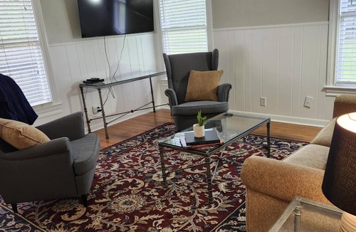 Lake Jackson House | Cozy 1943 Home 3BR 1.5 Bath in Lake Jackson