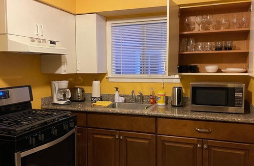 Southwest Berkeley House | Cozy 1B&1B Residential Home in Berkeley