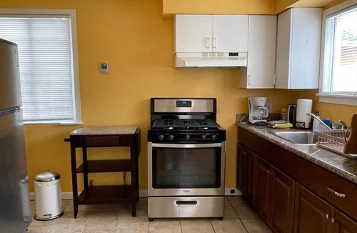 Southwest Berkeley House | Cozy 1B&1B Residential Home in Berkeley