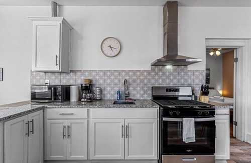 El Paso Apartment | Cozy 1B Private Terrace View
