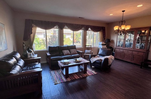 Eastvale House | Cozy 1B1B with Private Entry in the Heart of Eastvale