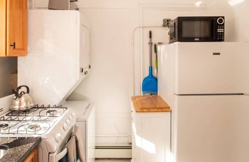 Emerson Gardens Apartment | Cozy 1Bed, 1Bath in Brookline, MBTA