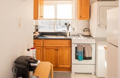 Emerson Gardens Apartment | Cozy 1Bed, 1Bath in Brookline, MBTA