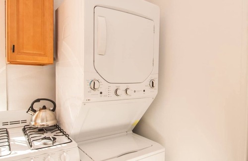 Emerson Gardens Apartment | Cozy 1Bed, 1Bath in Brookline, MBTA