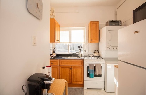 Emerson Gardens Apartment | Cozy 1Bed, 1Bath in Brookline, MBTA