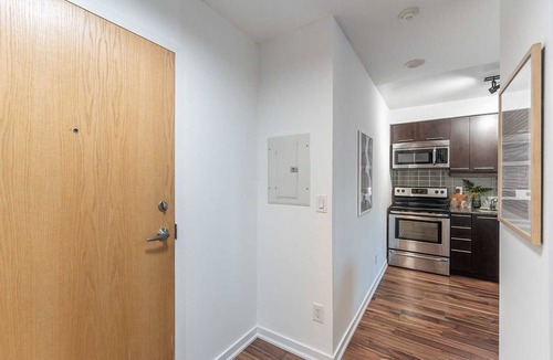 Parkdale Apartment | Cozy 1bed condo in Toronto downtown