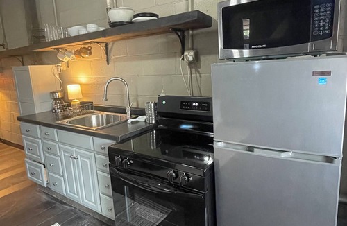 Indianapolis House | Cozy 1bed first floor renovated barn in safe neighborhood, 10 mins from downtown