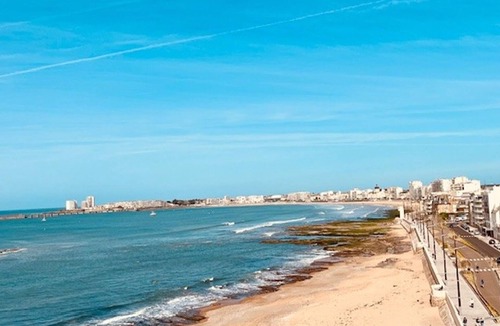 Les Sables d'Olonne Apartment | Cozy 1BR Apartment in Les Sables - Seafront, near beach & shops, balcony, pet friendly